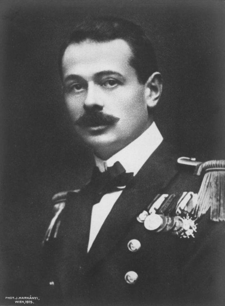 Commander Georg von Trapp.